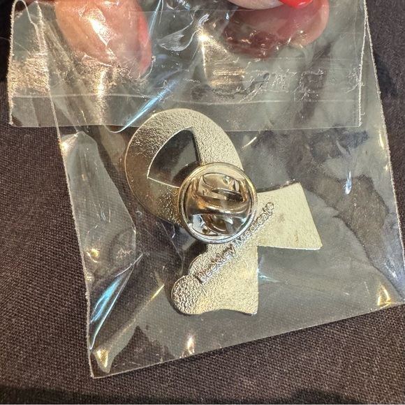 Pink Ribbon Heart Brooch Pin - Picture 2 of 4